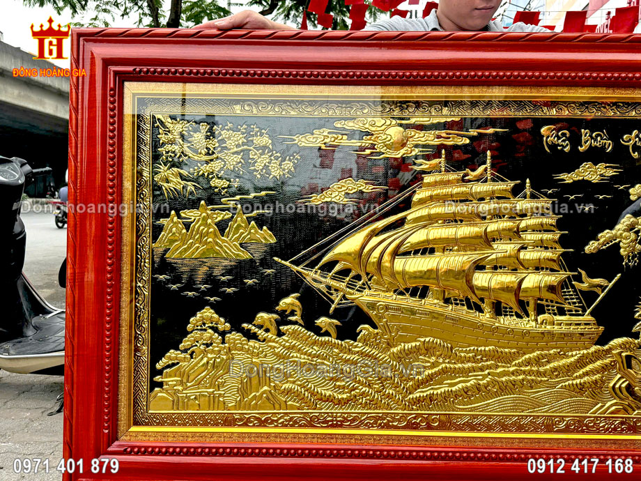 Bề mặt tranh thuận buồm được mạ vàng cao cấp nhất